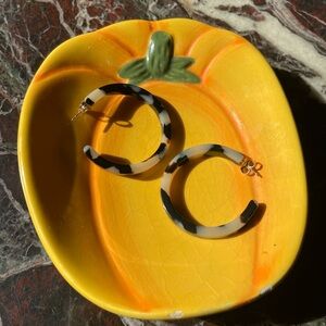 Baleen Small Birdie Hoops - Beige Tort